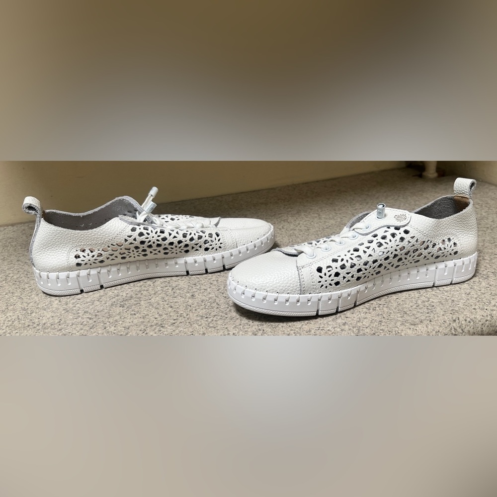 Women’s White Leather Shoes